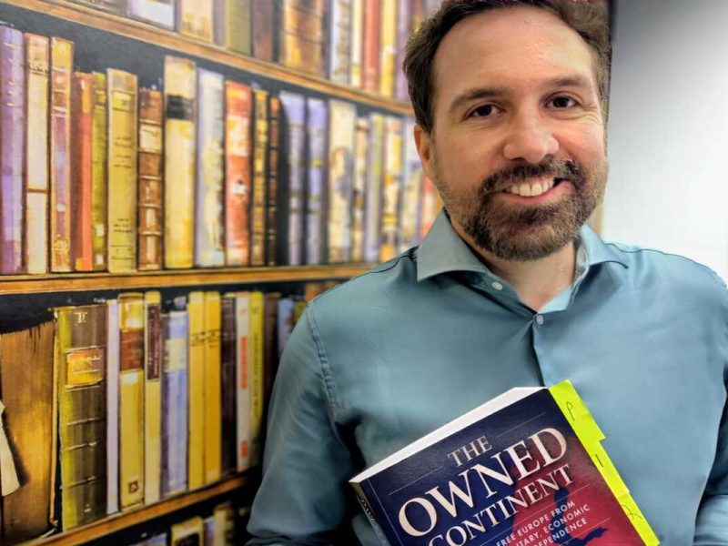 Dave Keating, long-time Brussels correspondent for France 24 and veteran EU reporter. ©Bravenews.eu