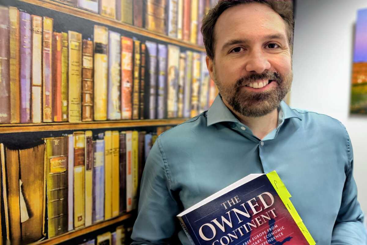 Dave Keating, long-time Brussels correspondent for France 24 and veteran EU reporter. ©Bravenews.eu