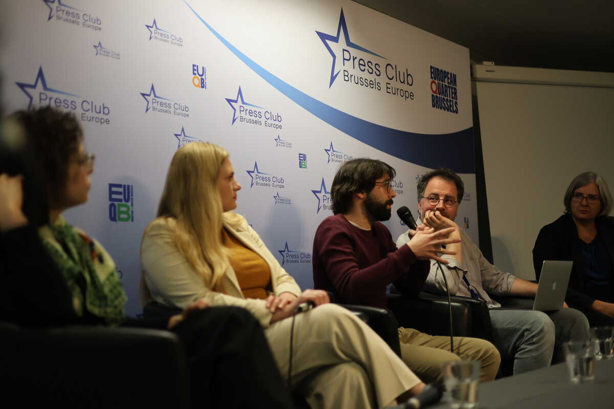 A panel debate on transparency and journalism organised by the EU Journalism Initiative on 14 April at the Brussels Press Club. Left to rigth: Sarah Wheaton, Politico, Kait Bolongaro, MLex, Jean Comte, MLex and Pascal Hansens, Investigate Europe.
